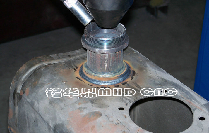 油箱油口環(huán)縫焊接專機(jī).jpg 環(huán)縫焊接專機(jī).jpg